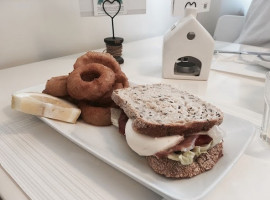 Burger's Family food